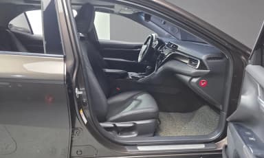 Camry (XV70)