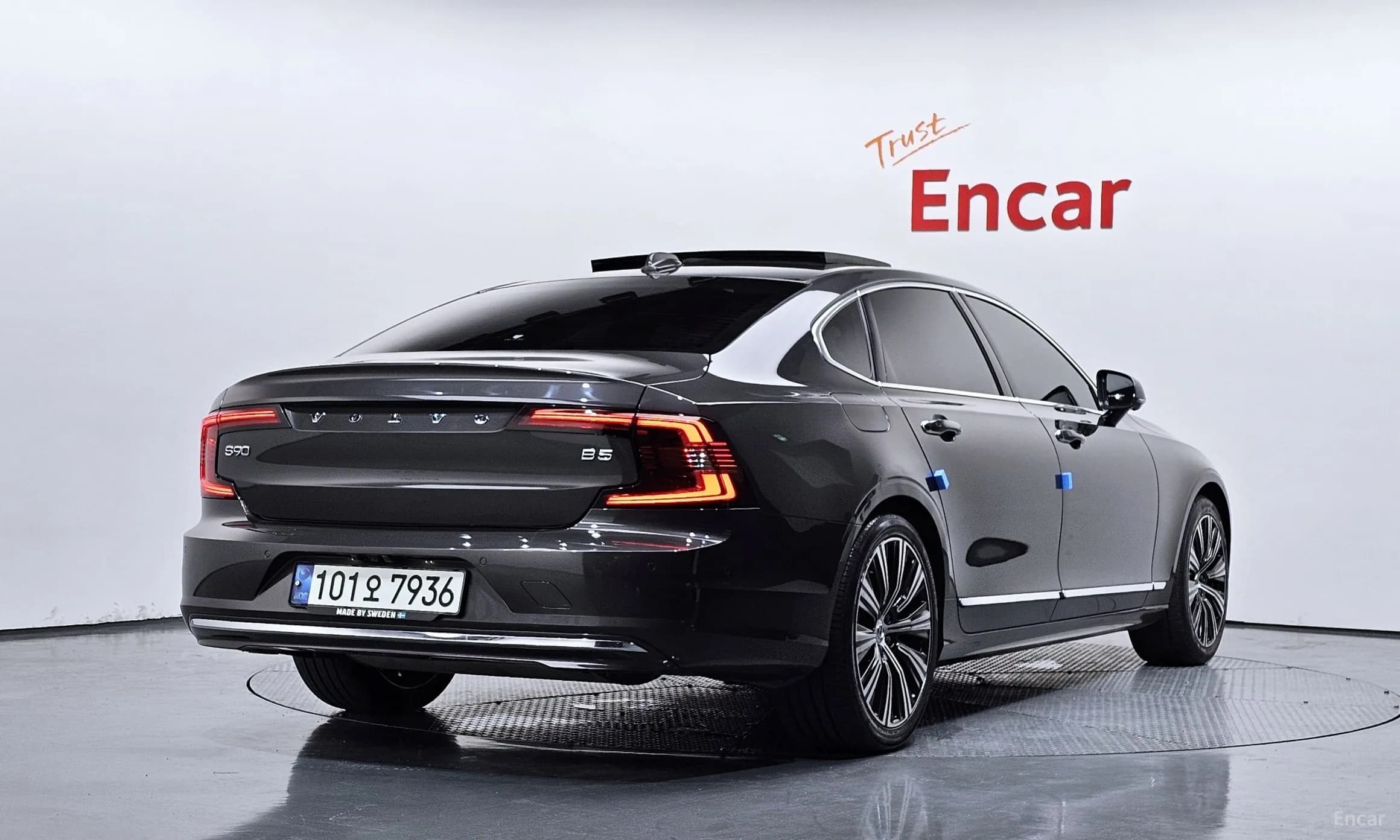 S90