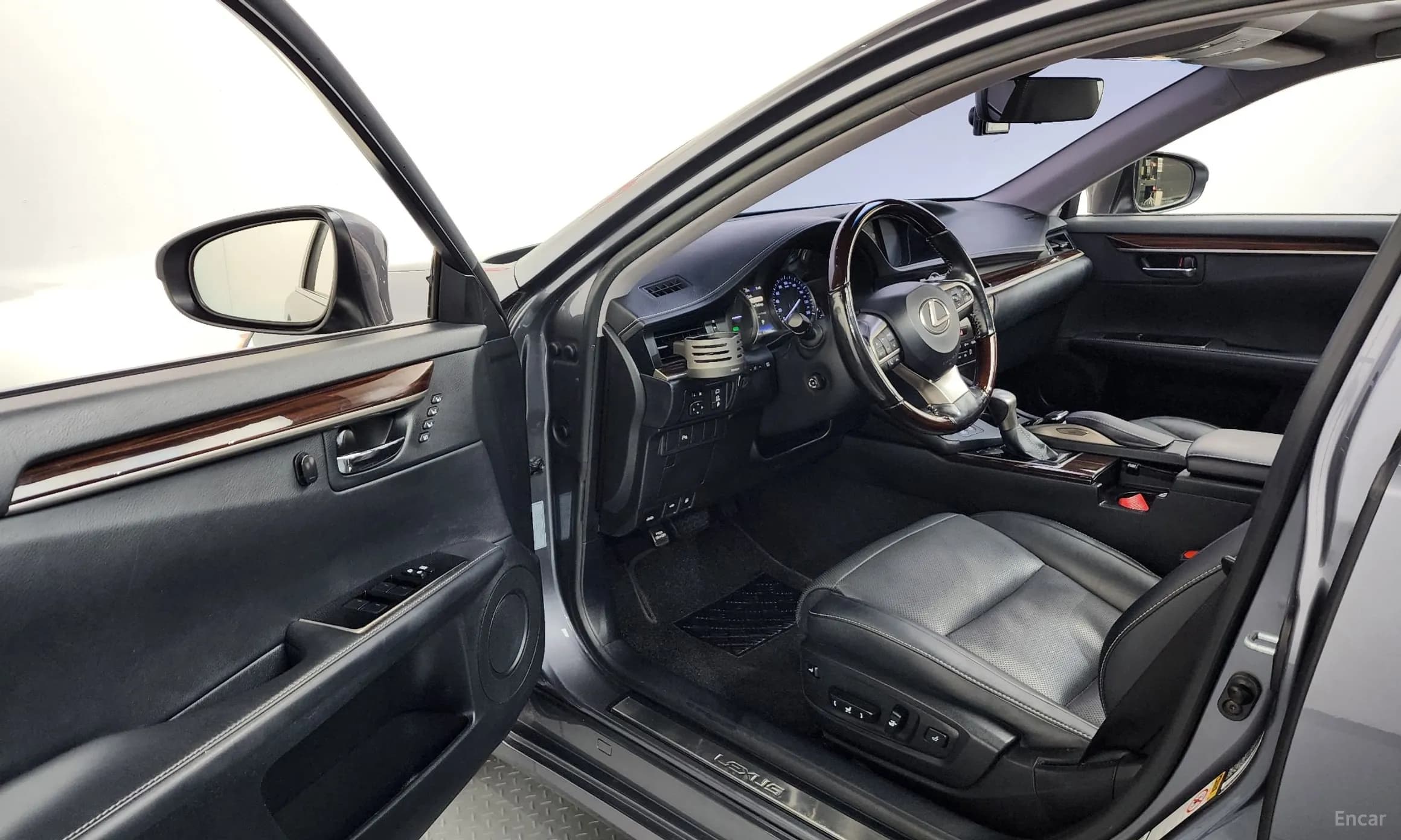 New ES300h
