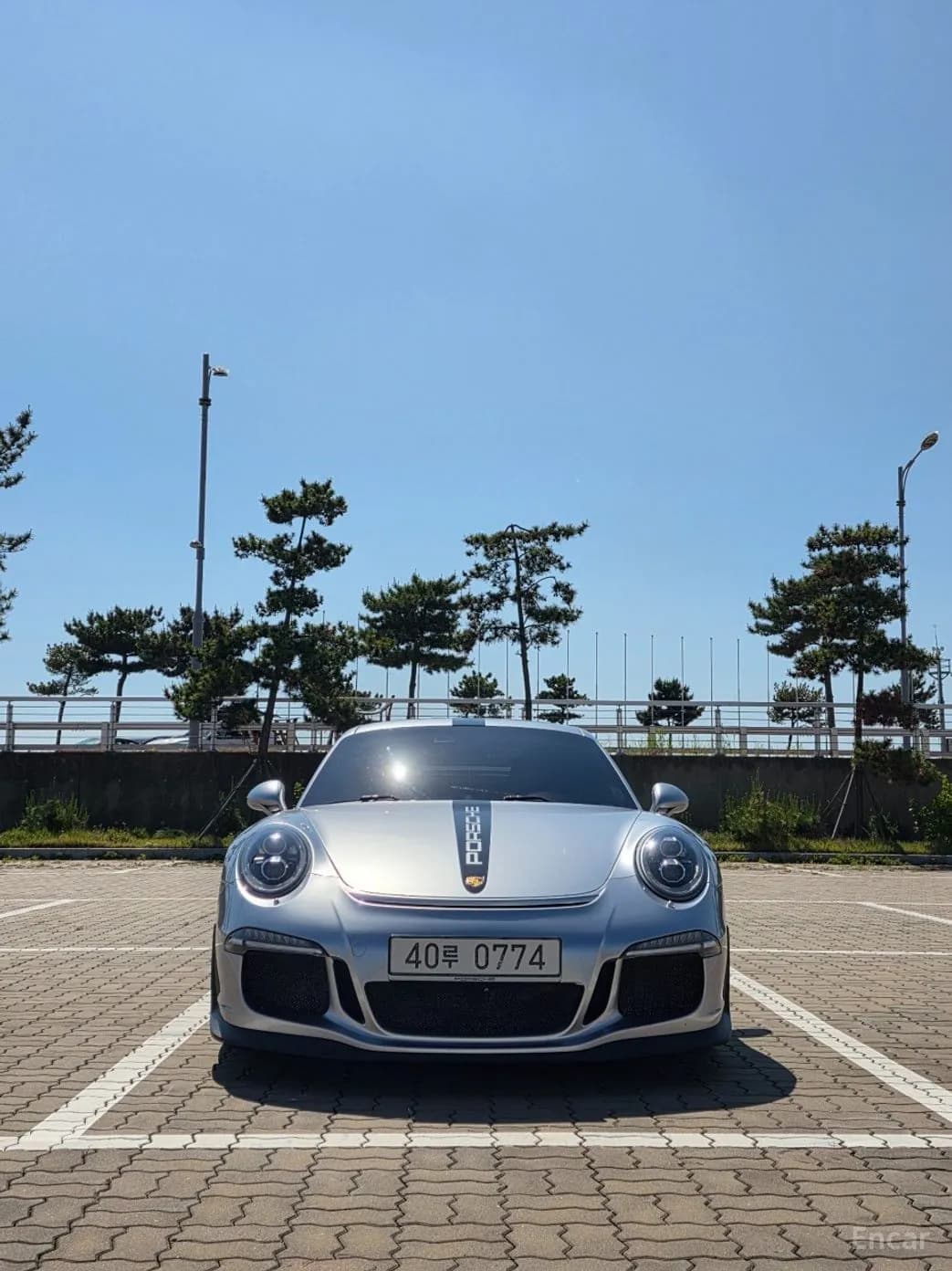 910