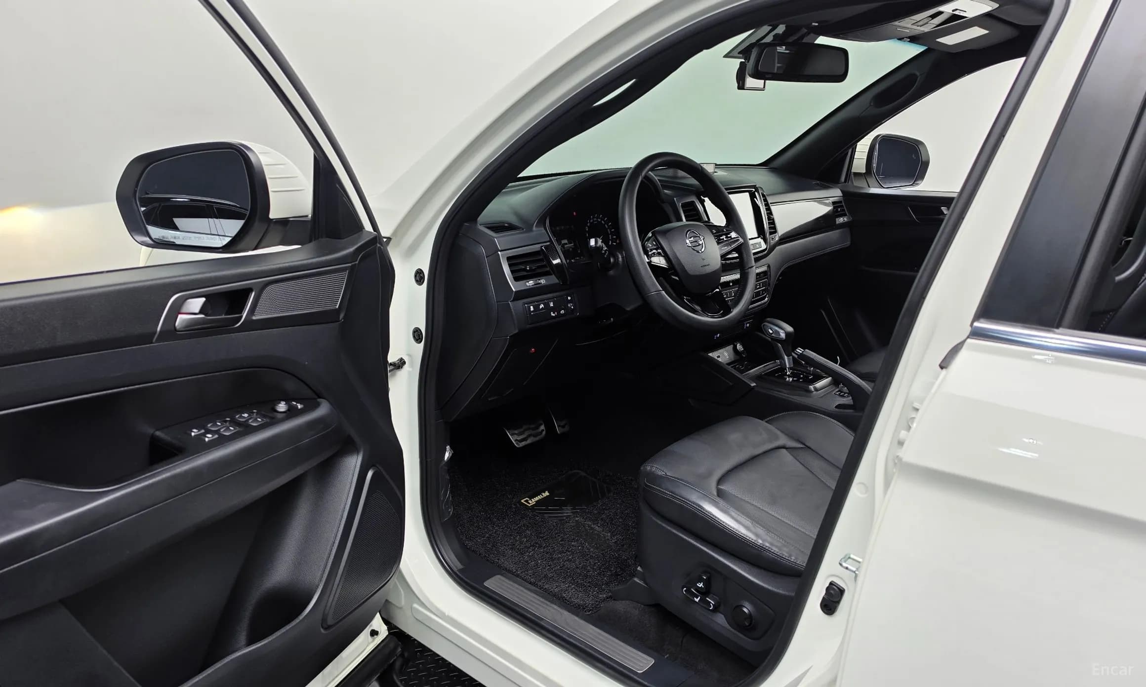 Rexton Sports Khan
