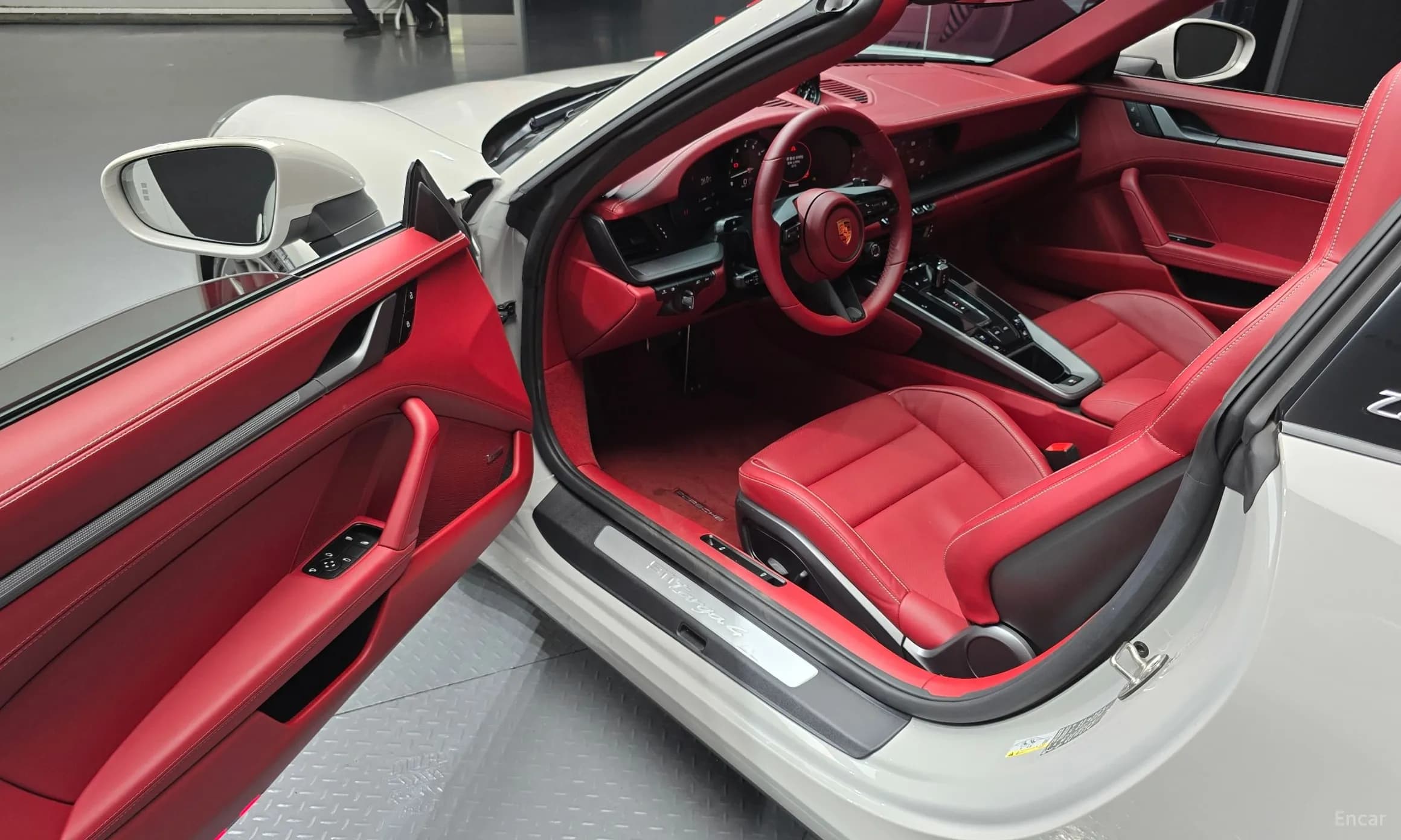 911 (992)