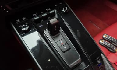 911 (992)