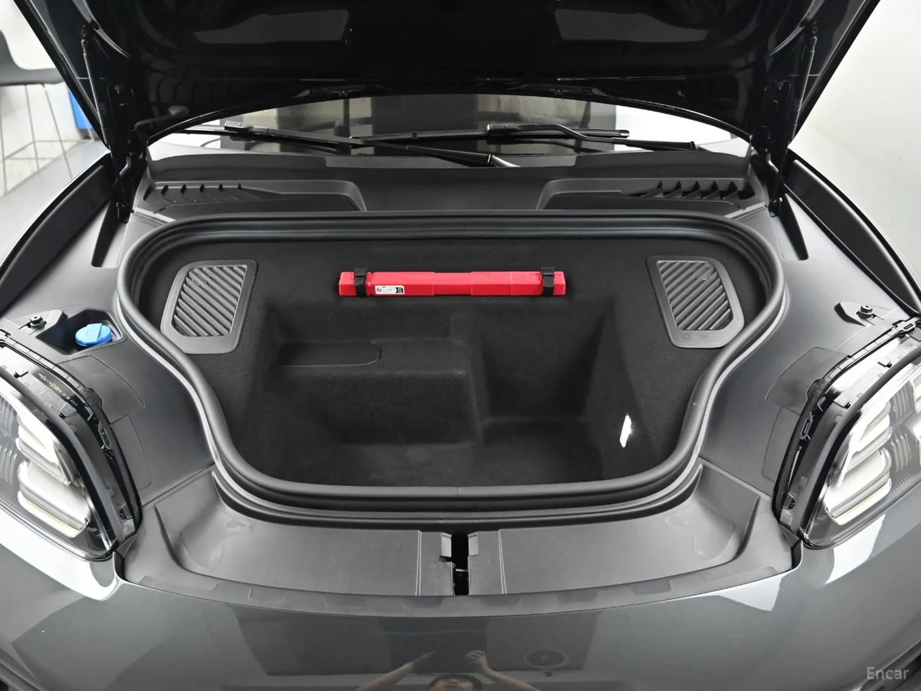 Macan EV