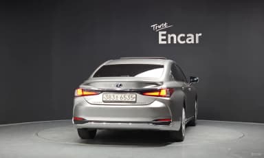 ES300h 7th Generation