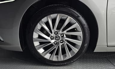 ES300h 7th Generation