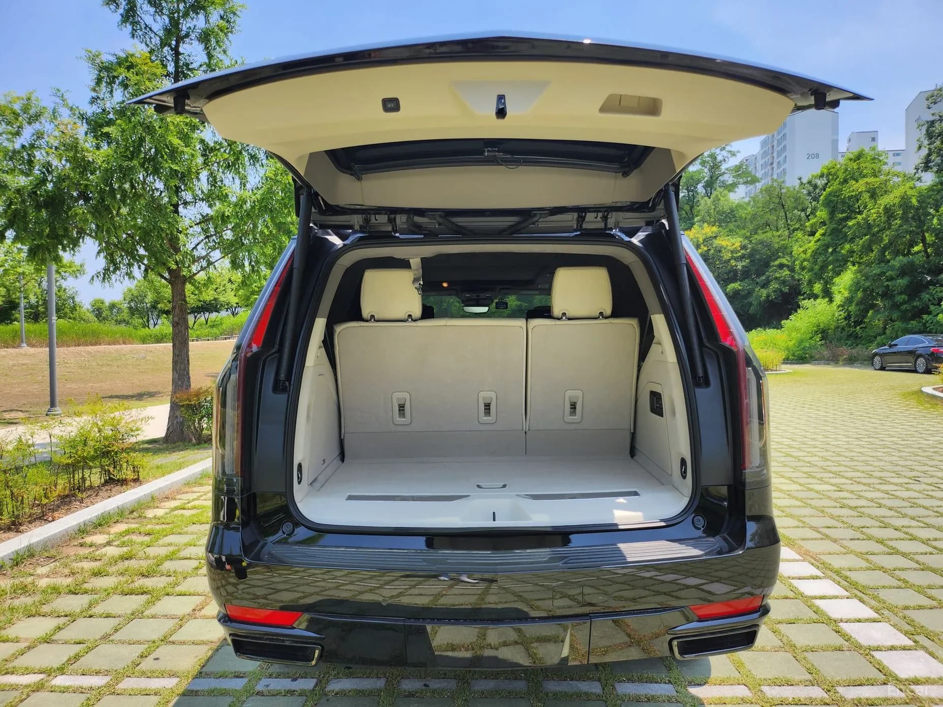 Escalade 5th Generation