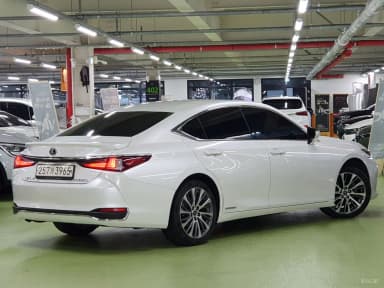 ES300h 7th Generation