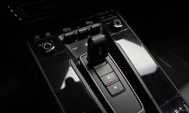 911 (992)