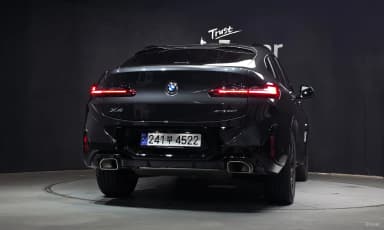 X4 (G02)