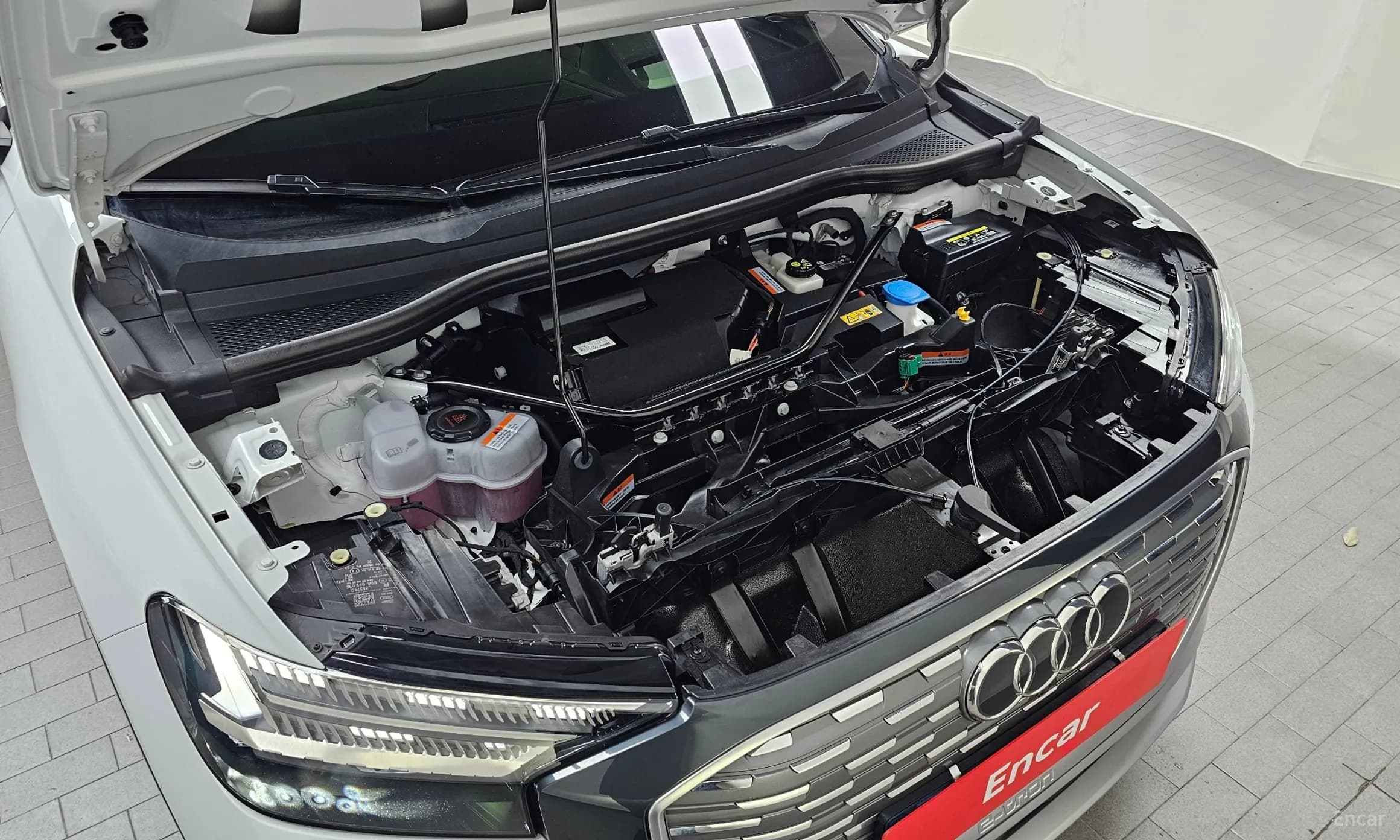 Q4 e-tron (F4)