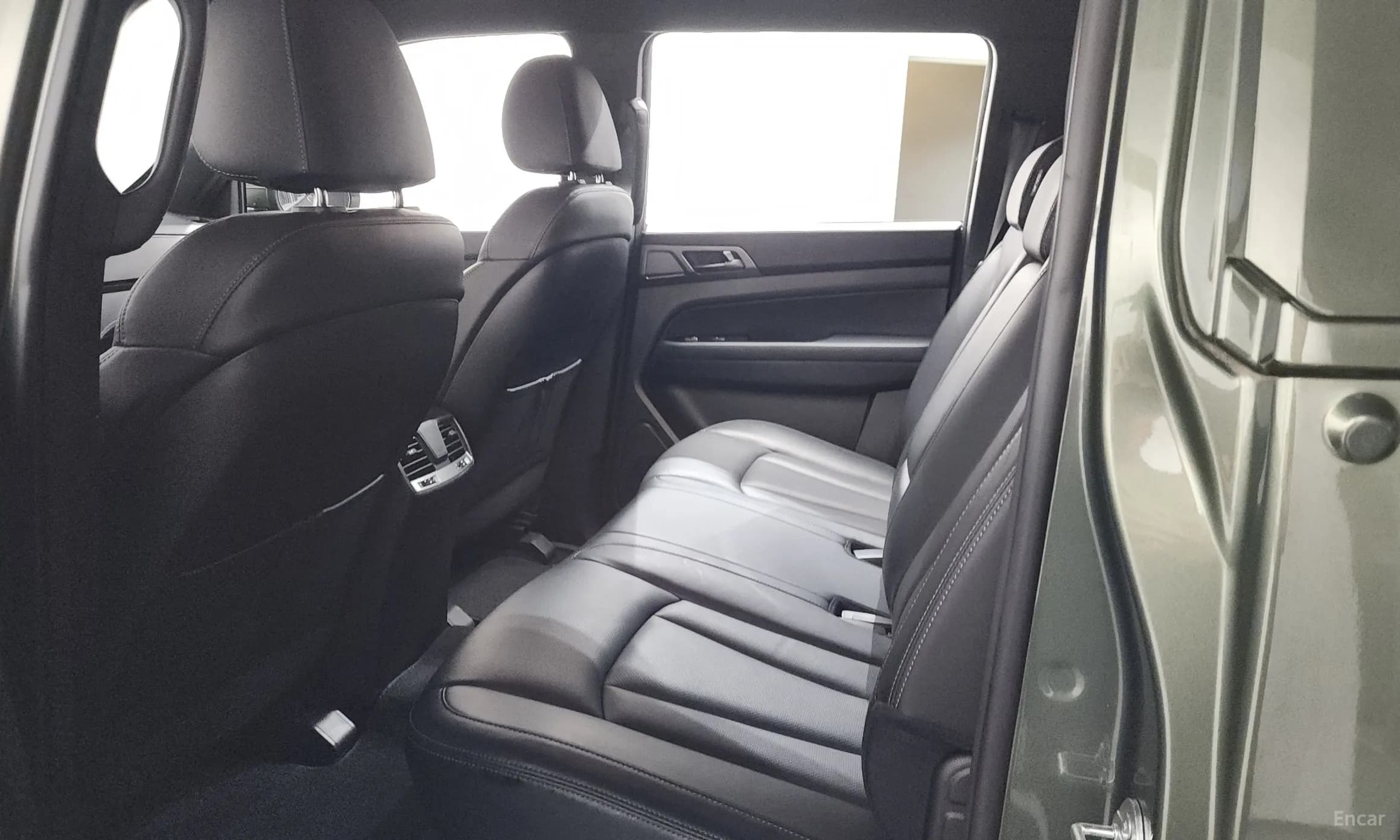 Rexton Sports Khan