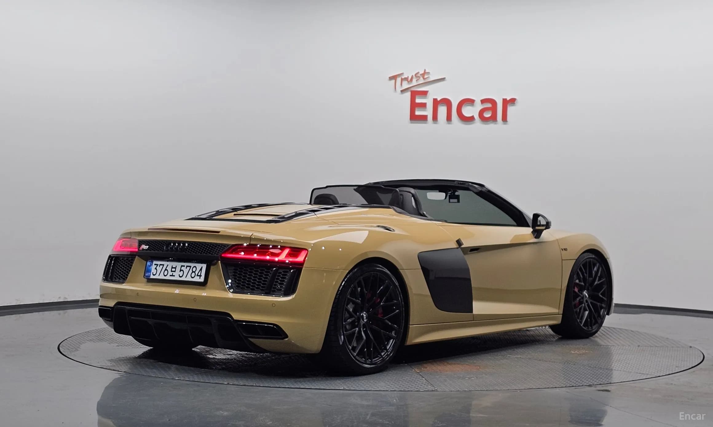 R8 (4S)
