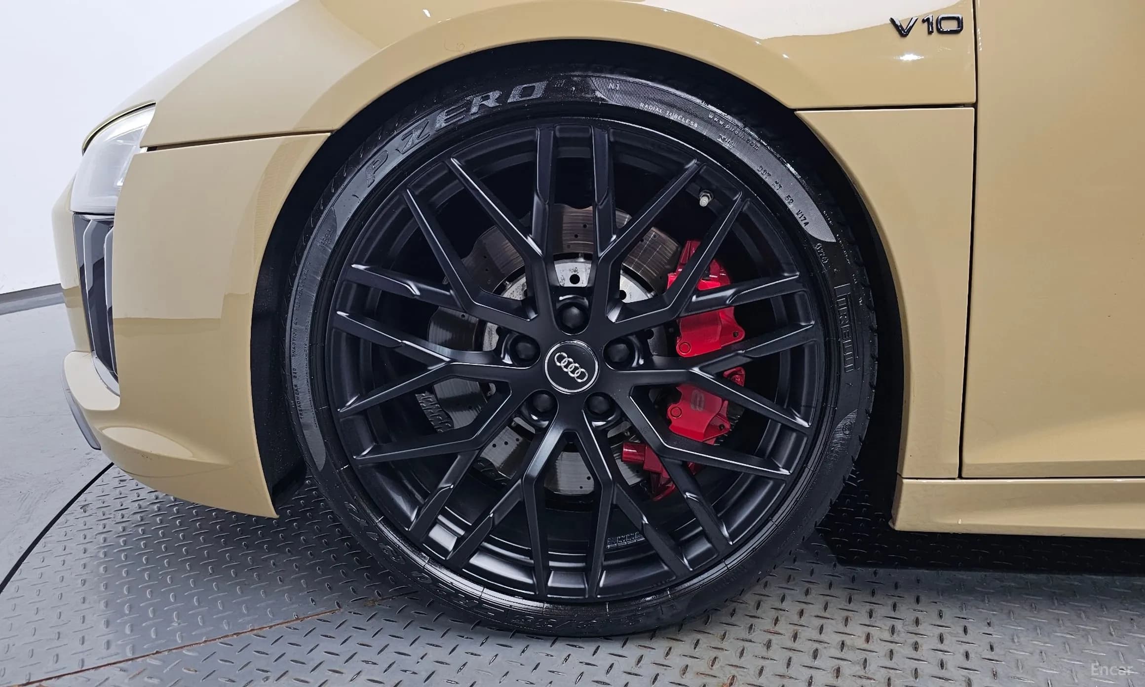 R8 (4S)