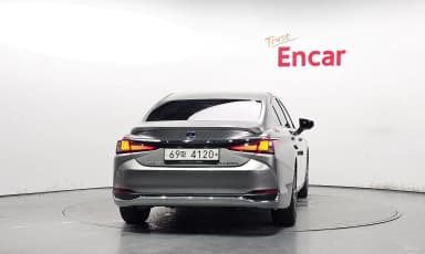 ES300h 7th Generation