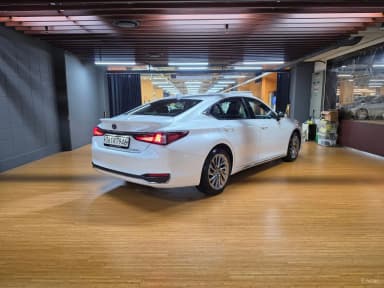 ES300h 7th Generation