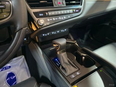 ES300h 7th Generation