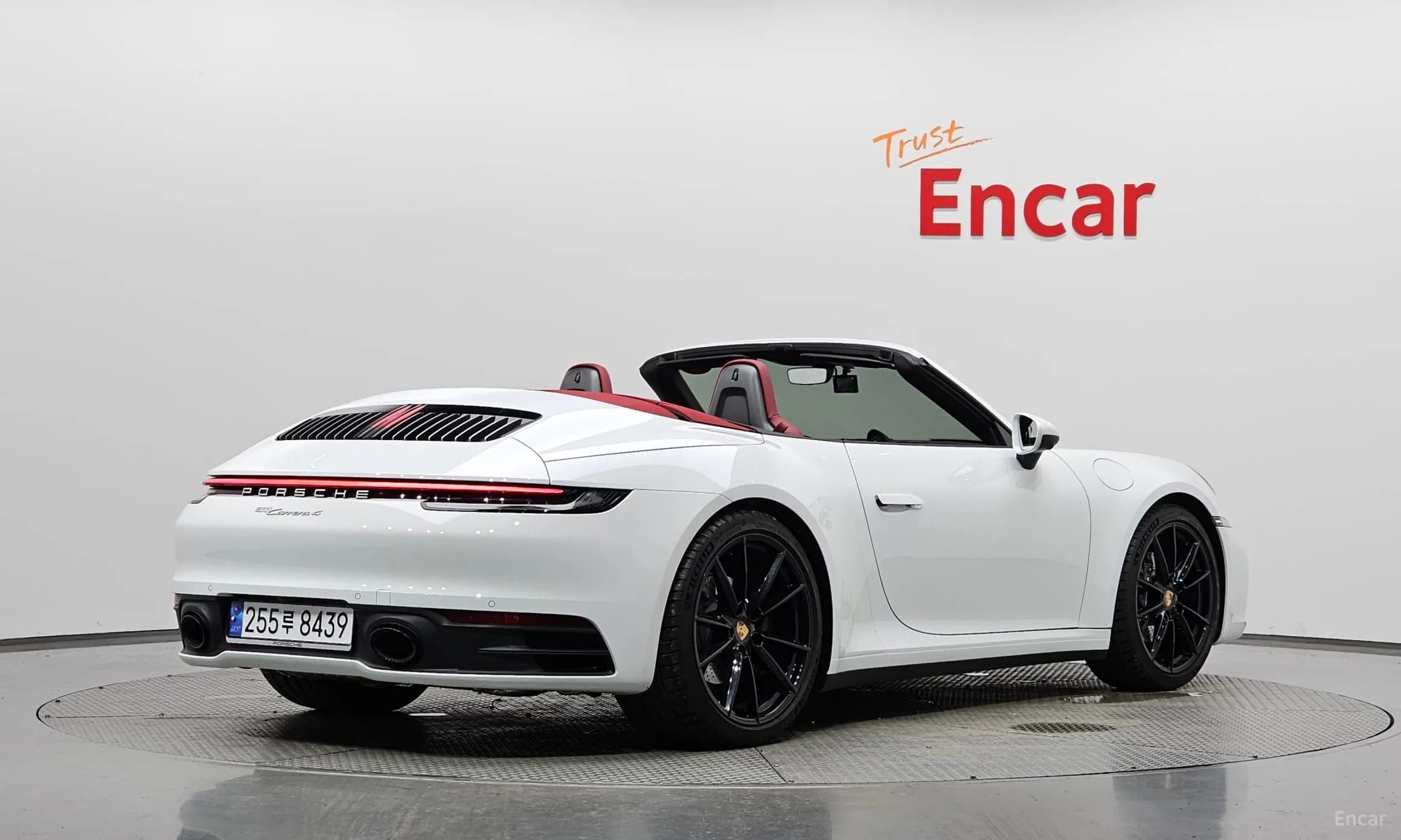 911 (992)