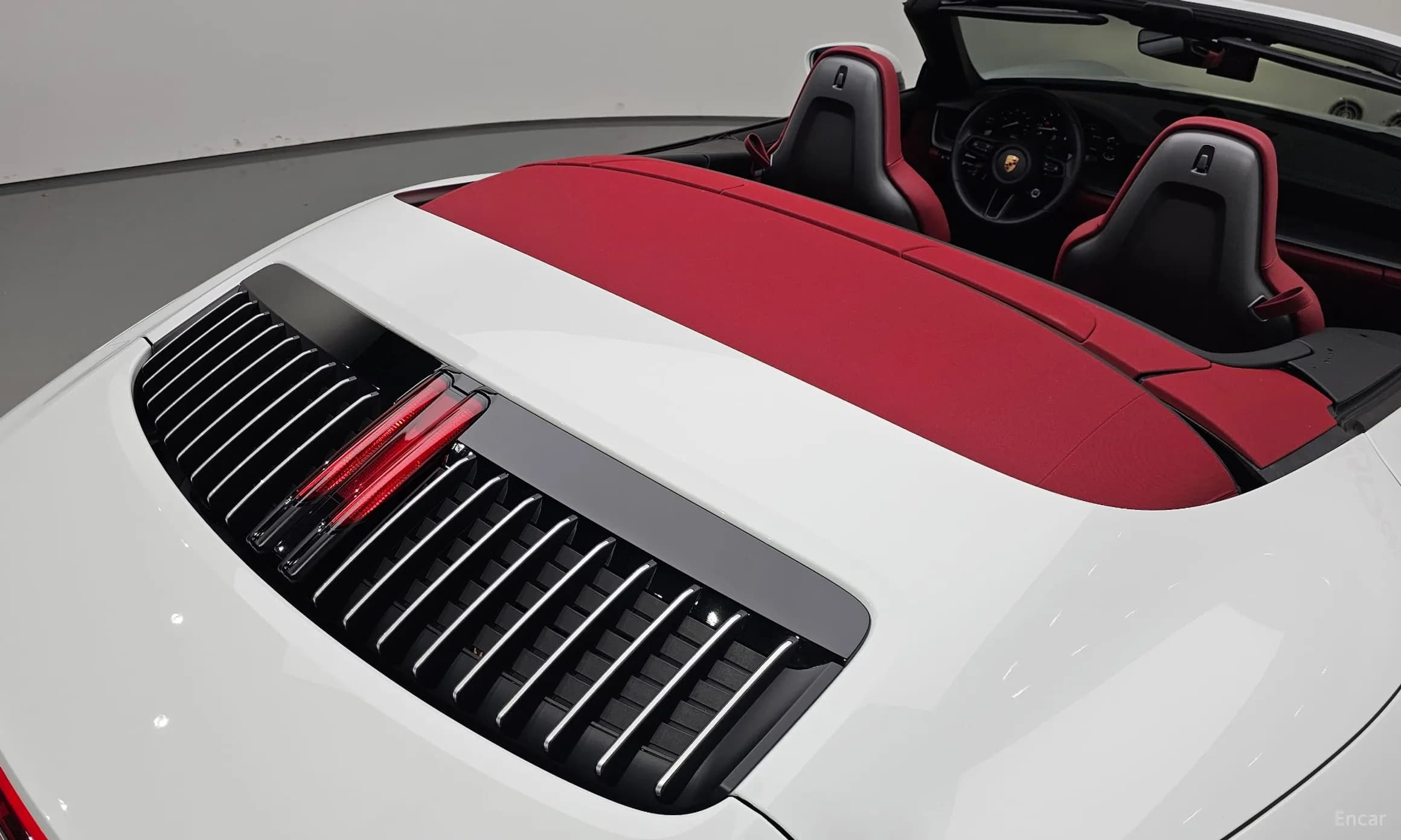 911 (992)