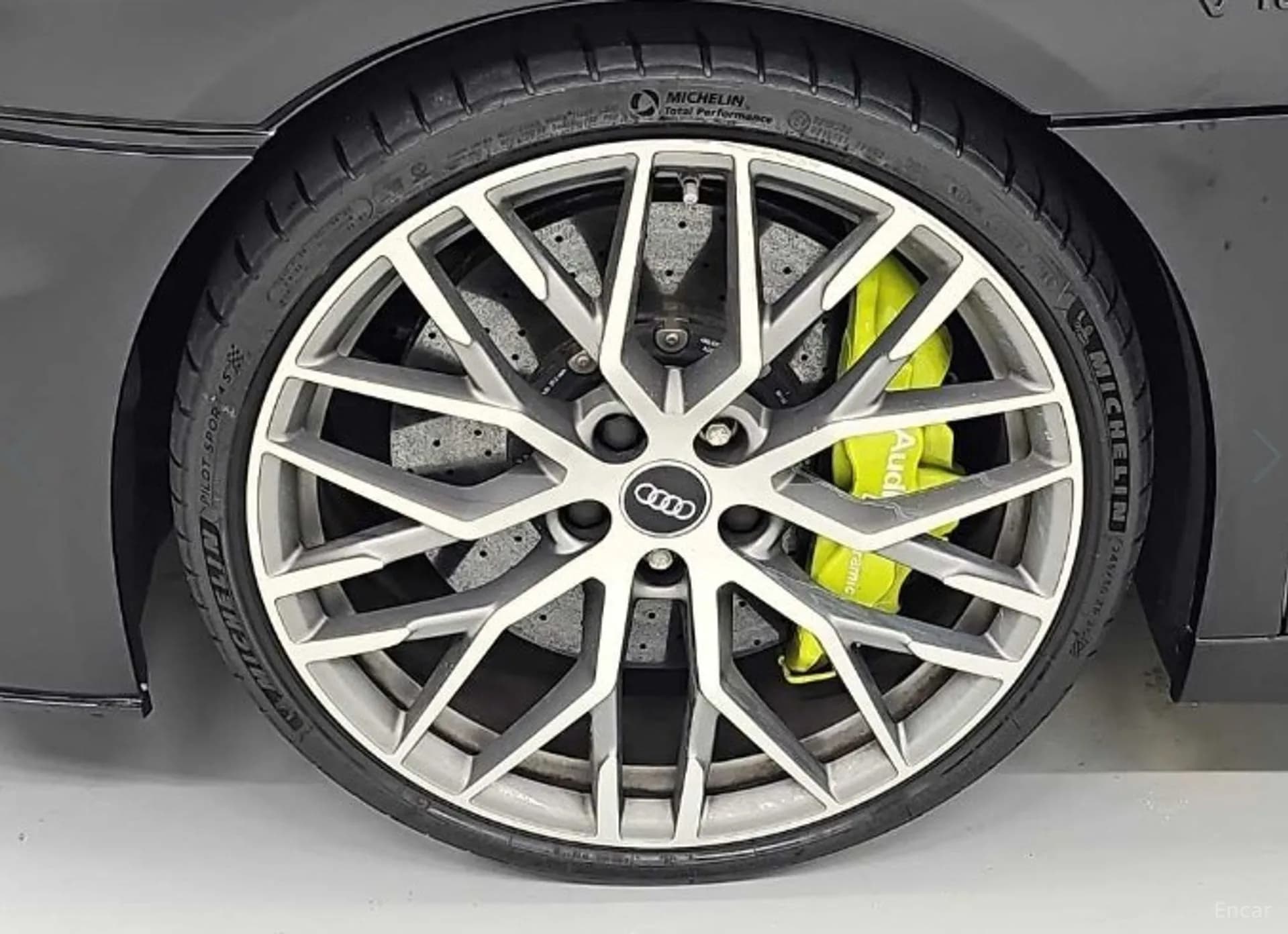 R8 (4S)