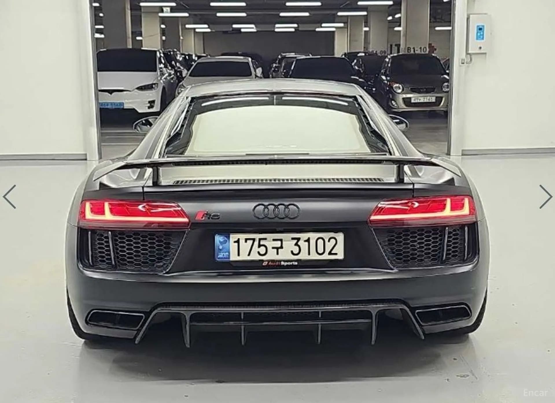 R8 (4S)