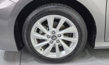 Camry (XV70)