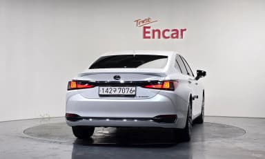 ES300h 7th Generation