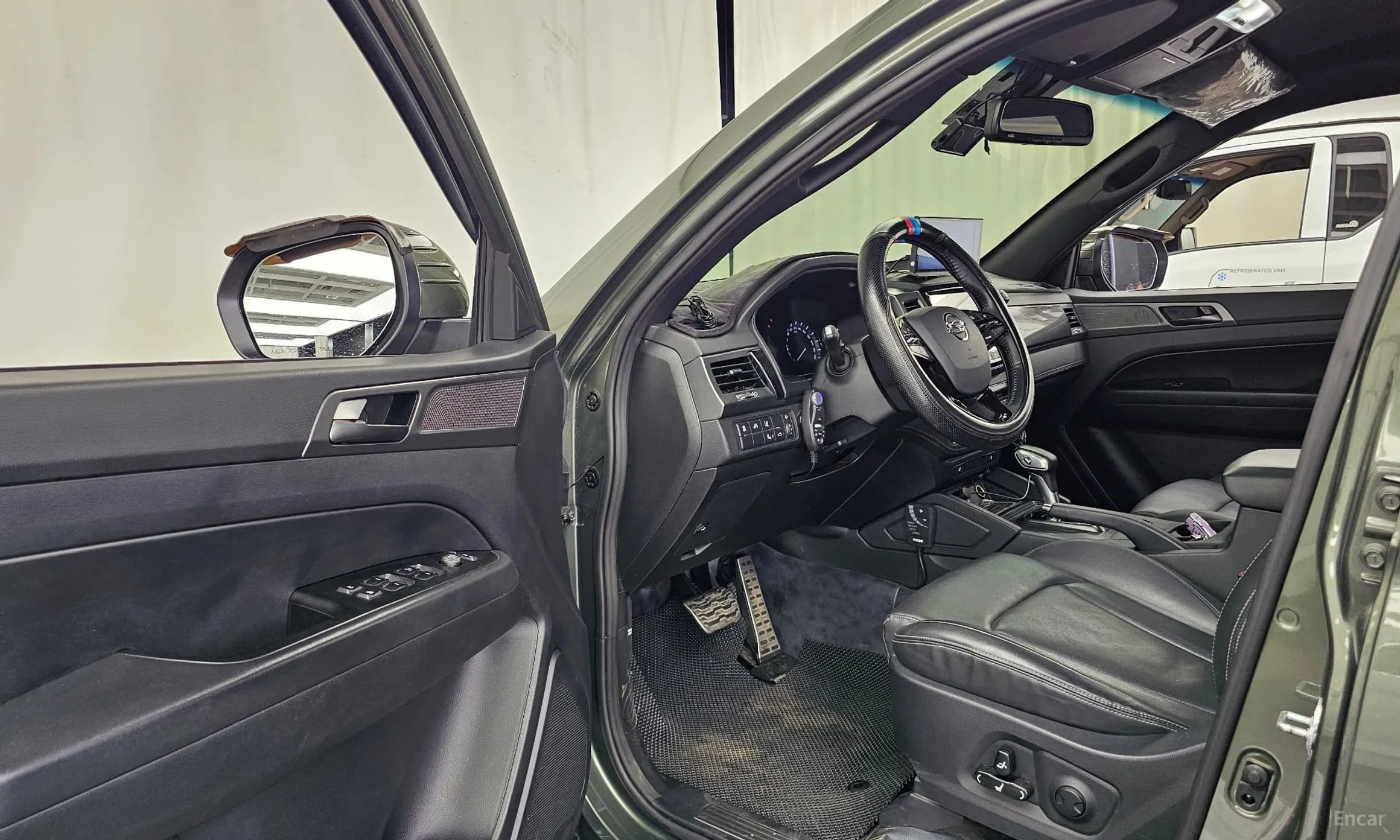 Rexton Sports Khan