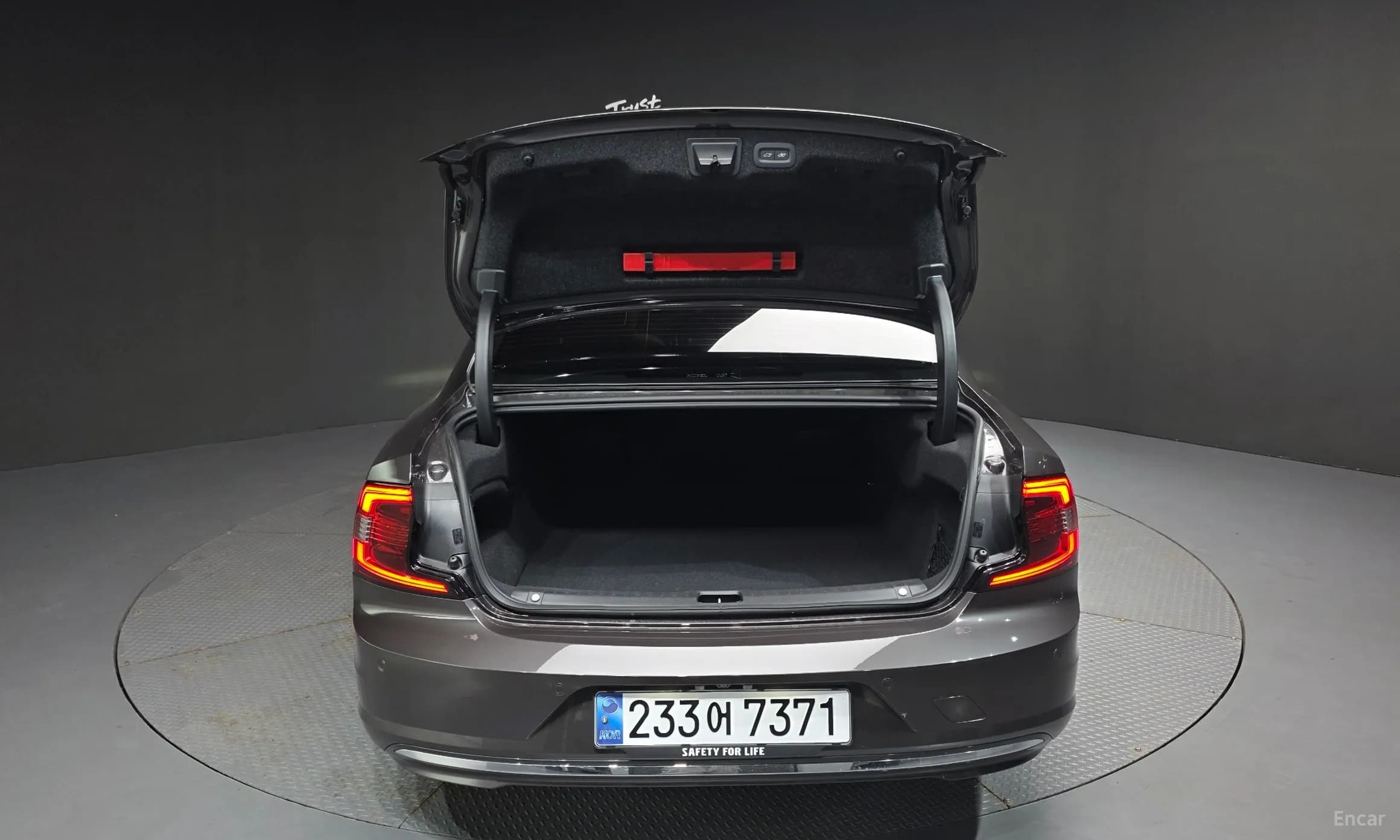 S90