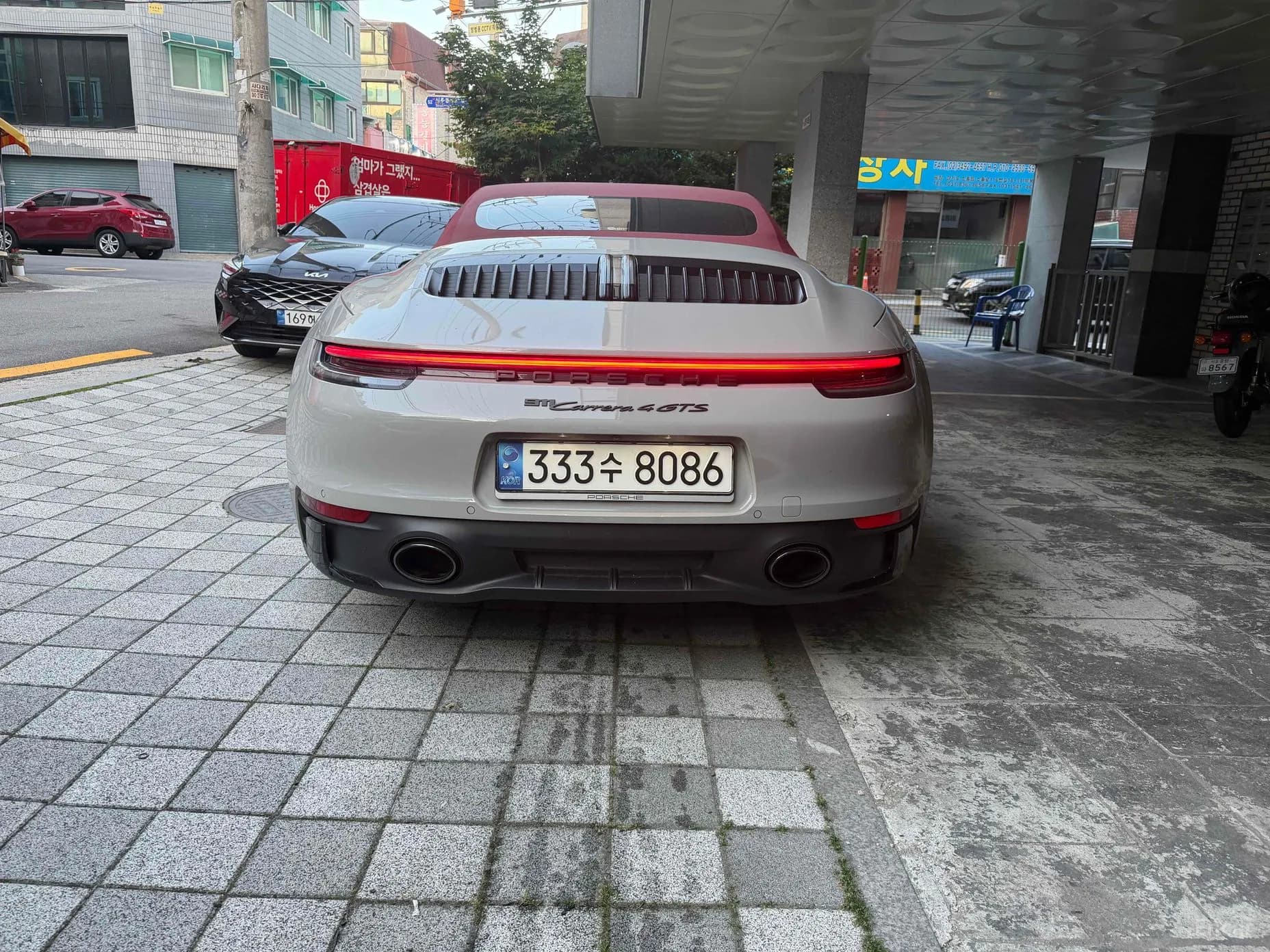911 (992)