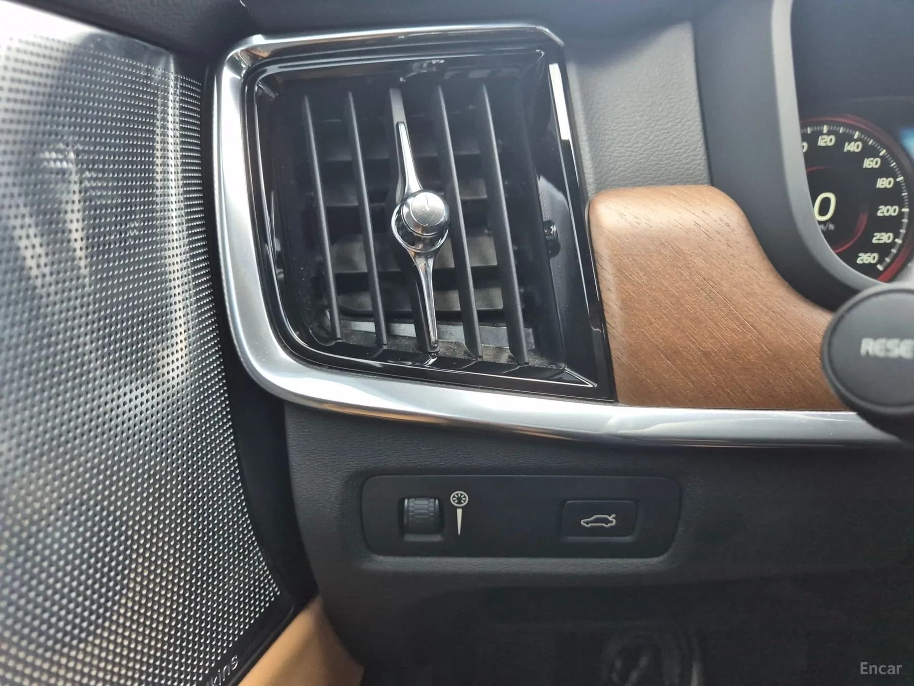 S90