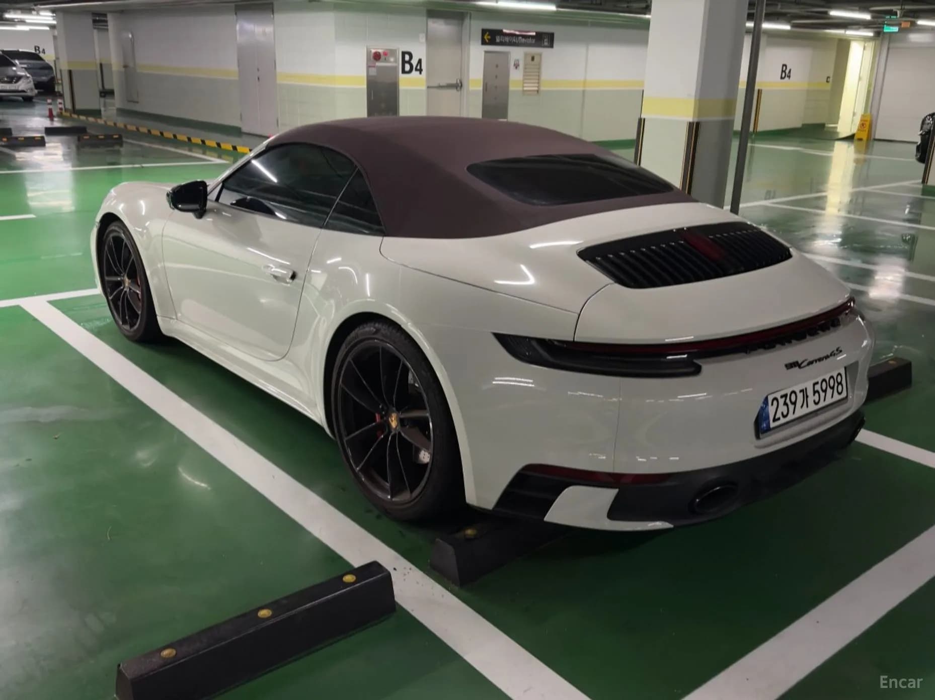 911 (992)