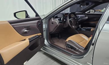 ES300h 7th Generation