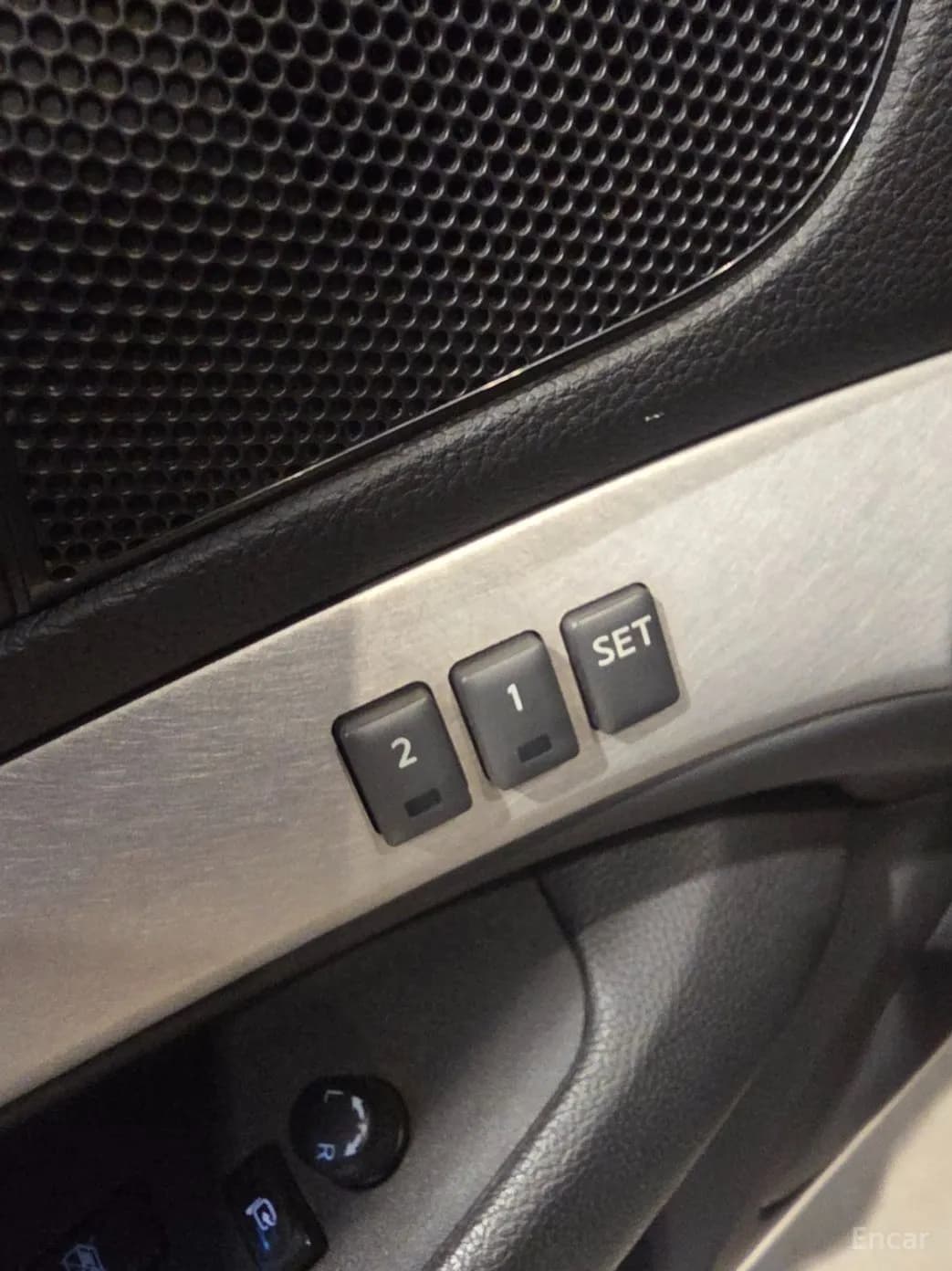 G37