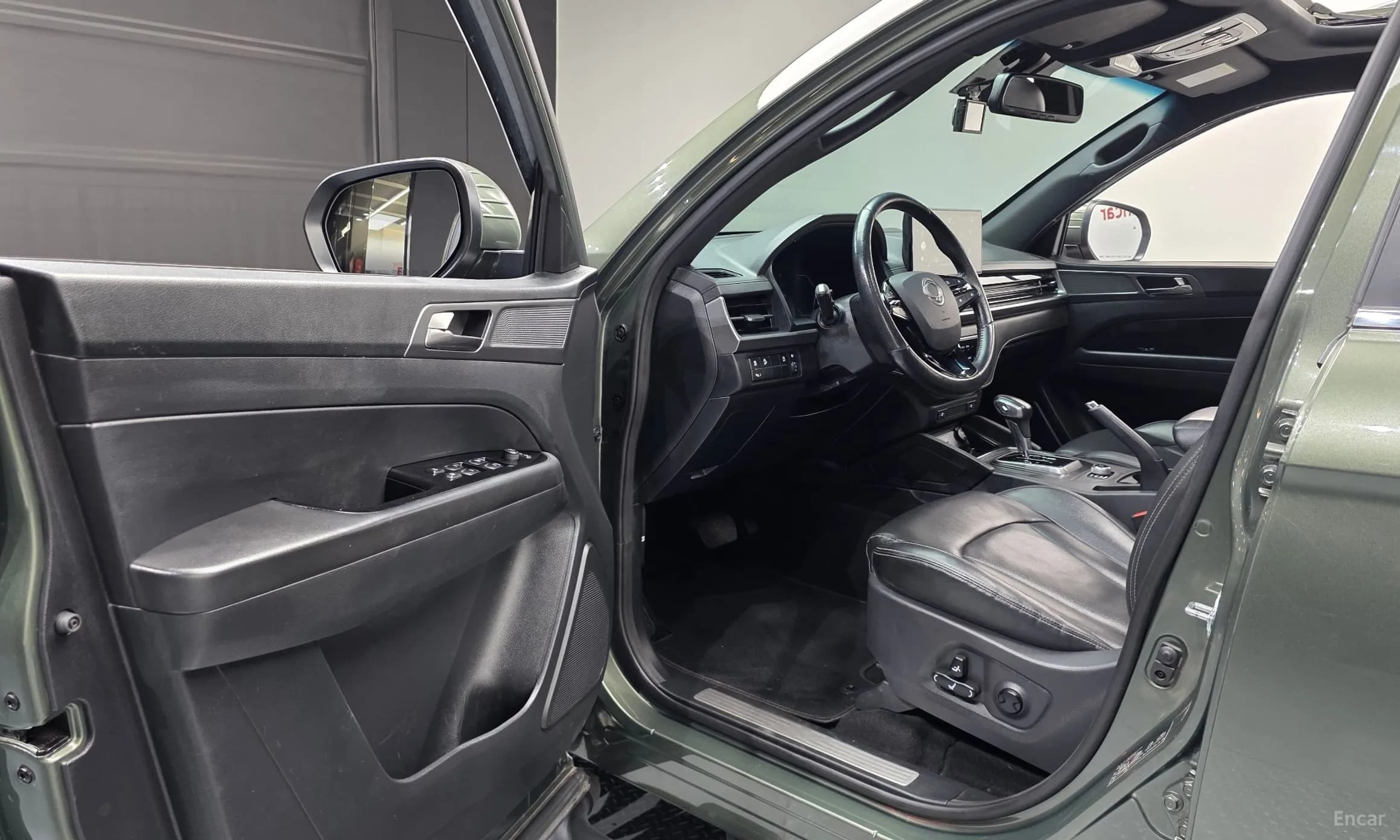 Rexton Sports Khan