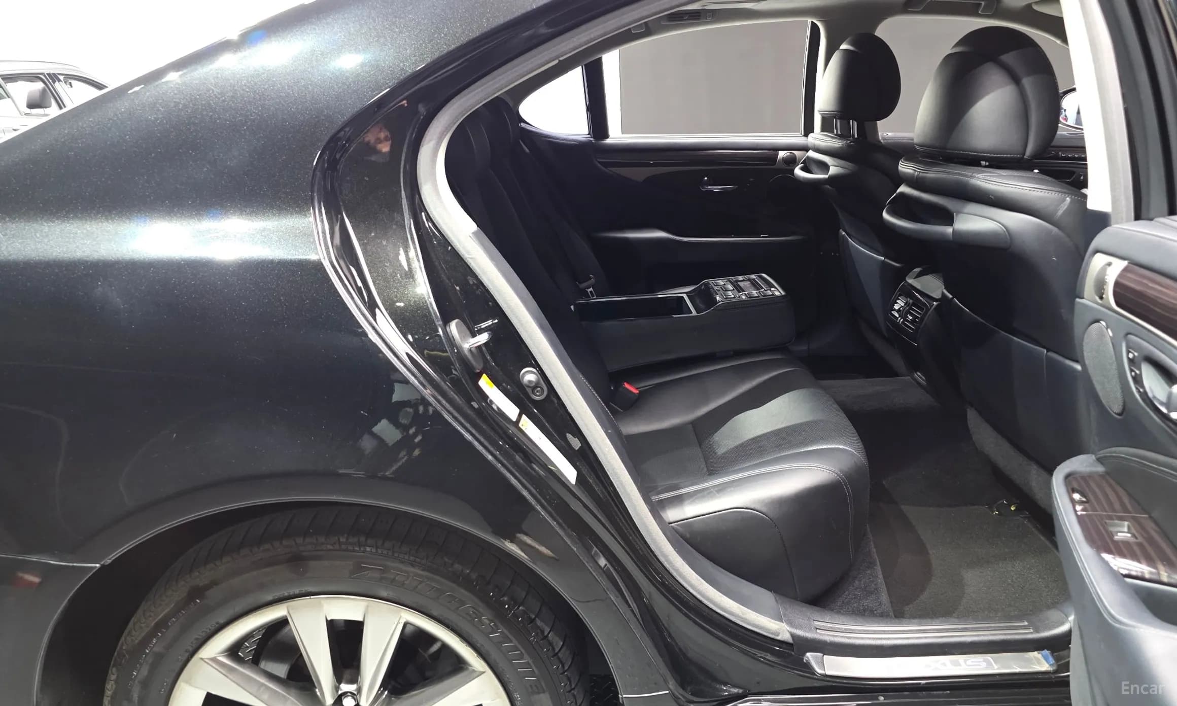 LS460