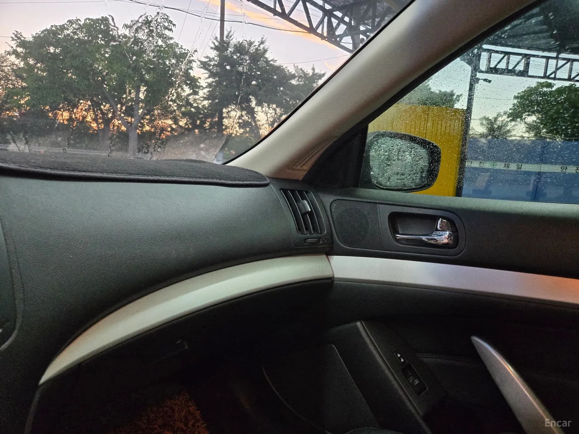 G37