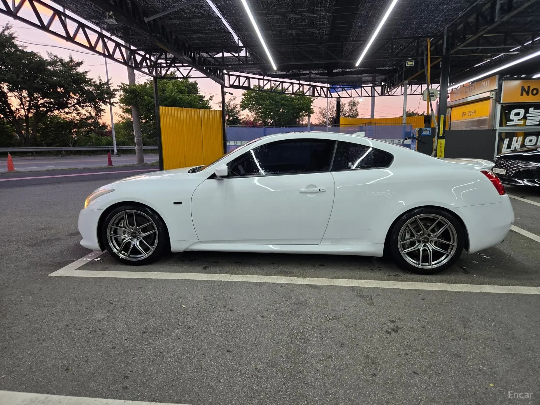 G37