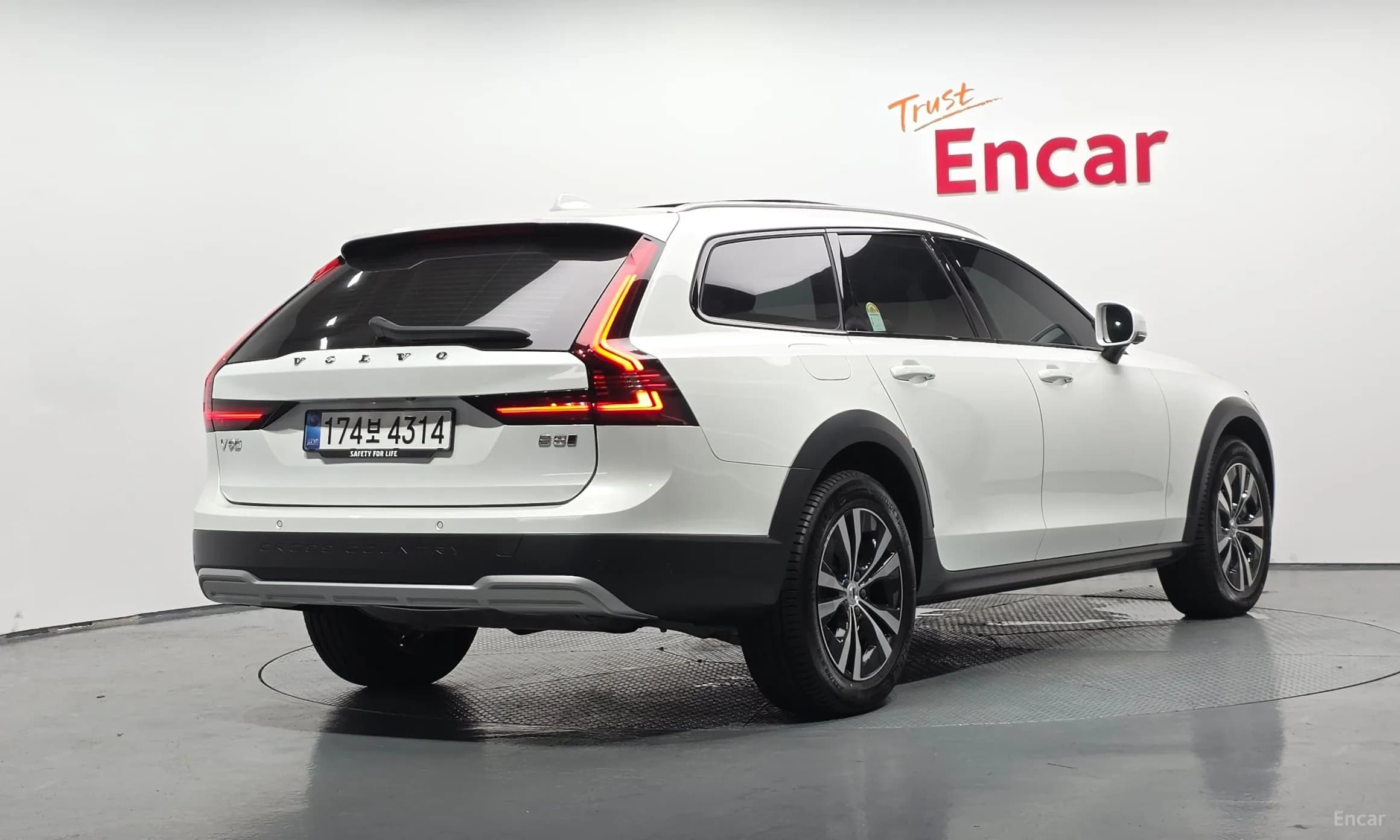 V90 Cross Country