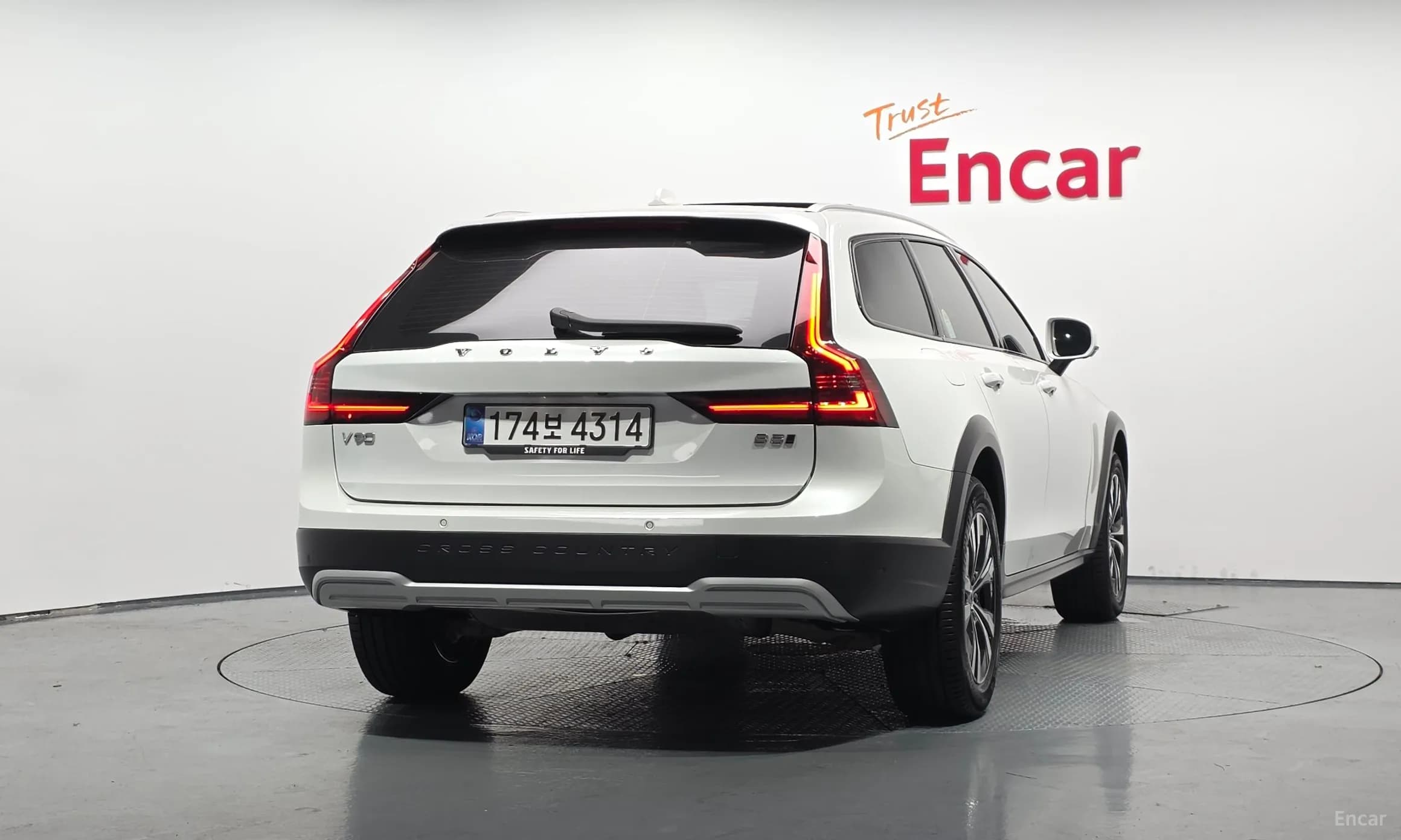 V90 Cross Country