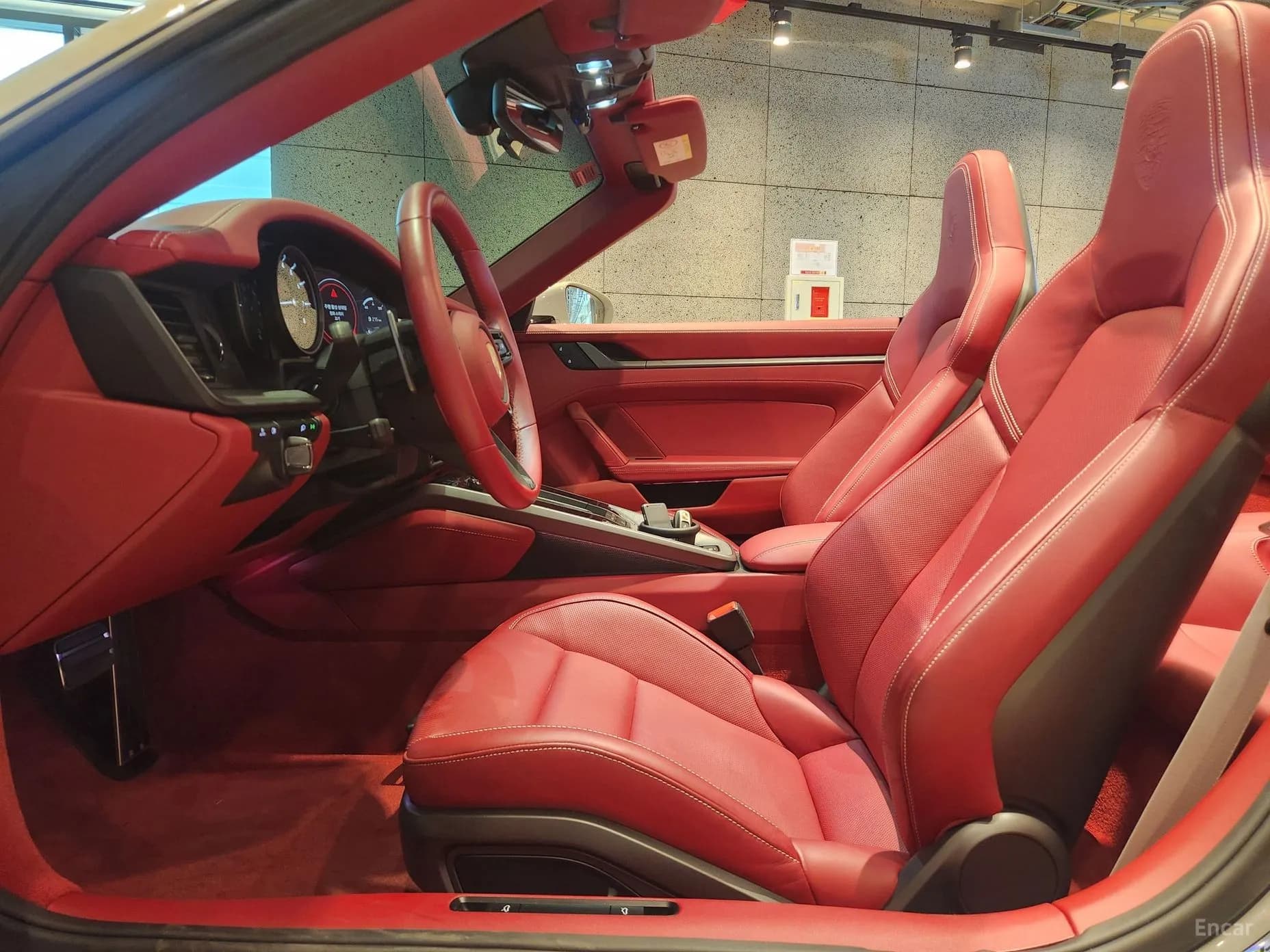 911 (992)