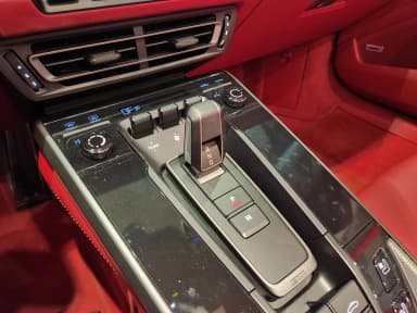 911 (992)