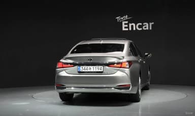 ES300h 7th Generation