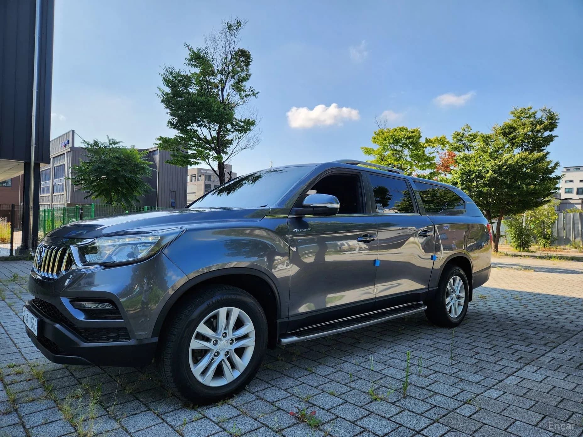 Rexton Sports Khan