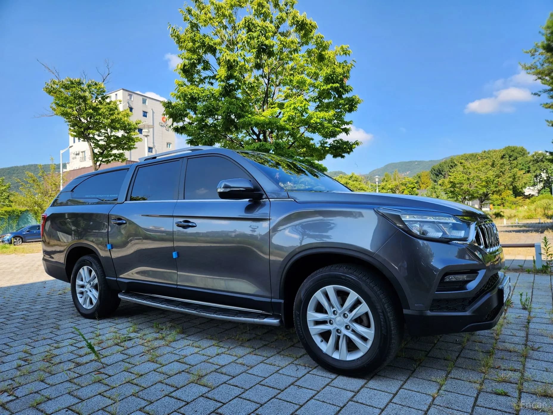 Rexton Sports Khan
