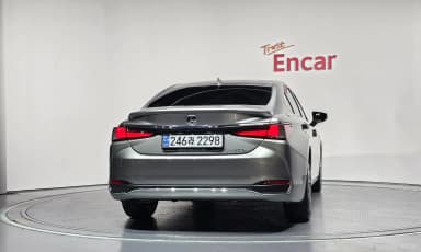 ES300h 7th Generation