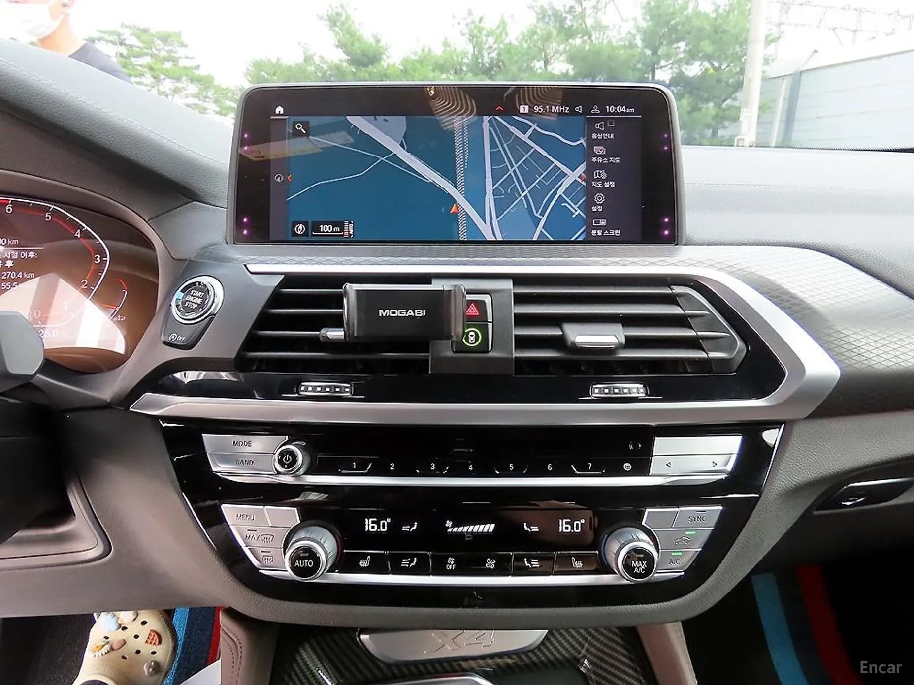 X4 (G02)