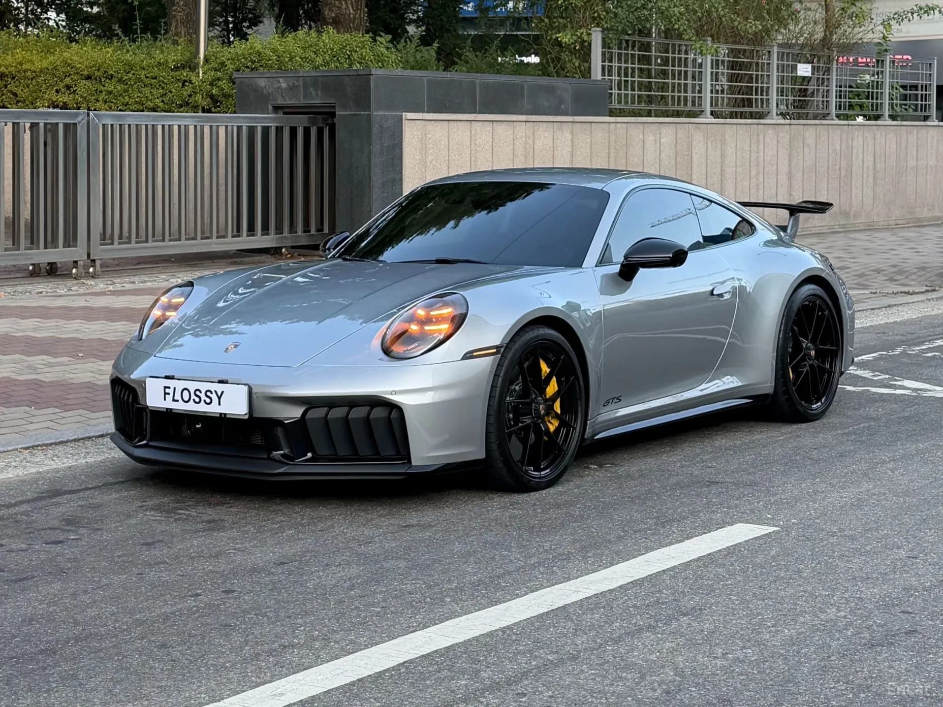 911 (992)