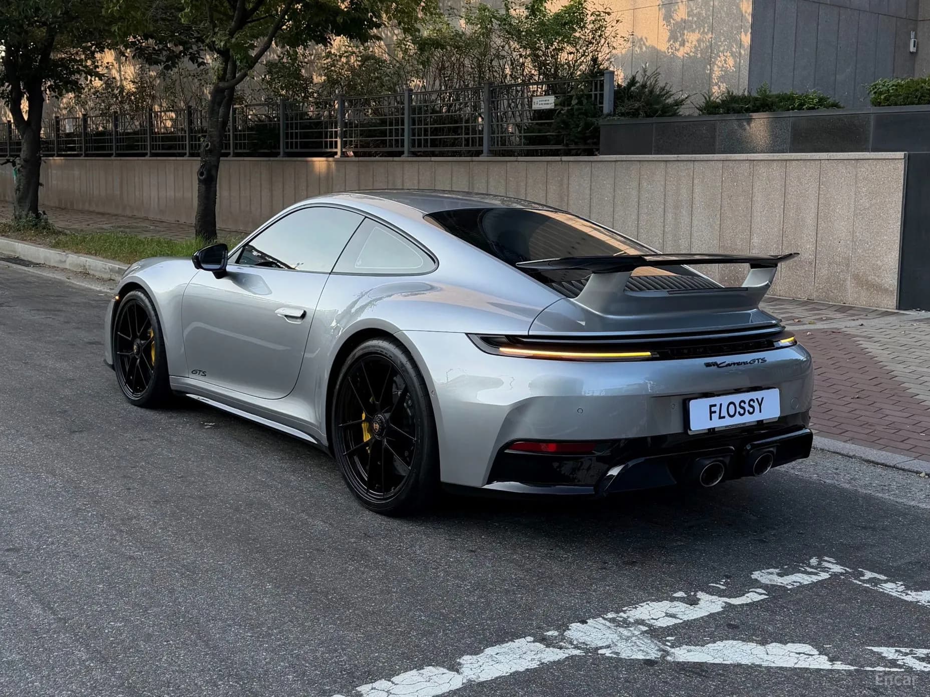 911 (992)