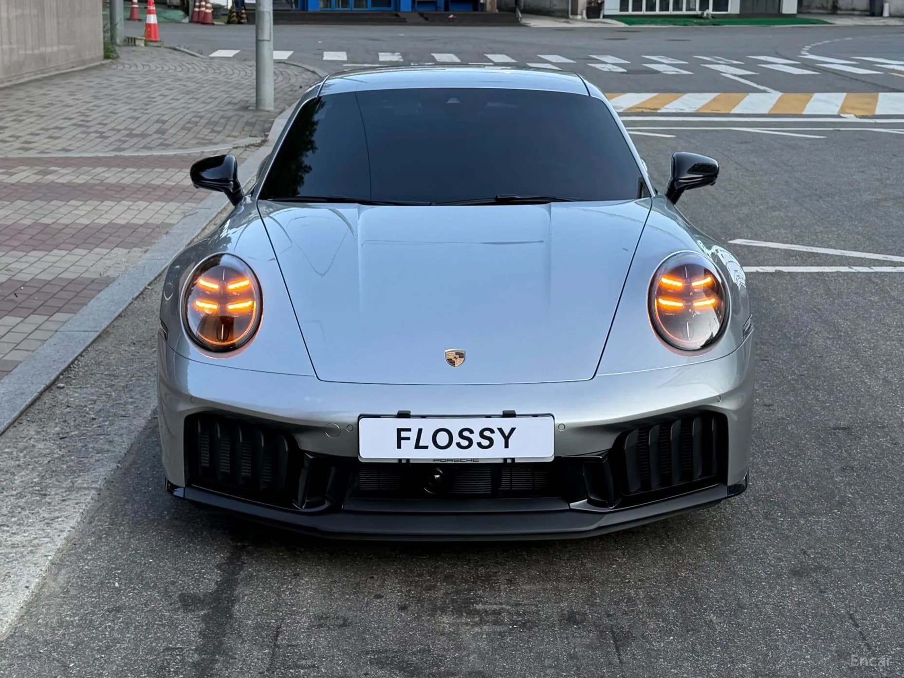 911 (992)